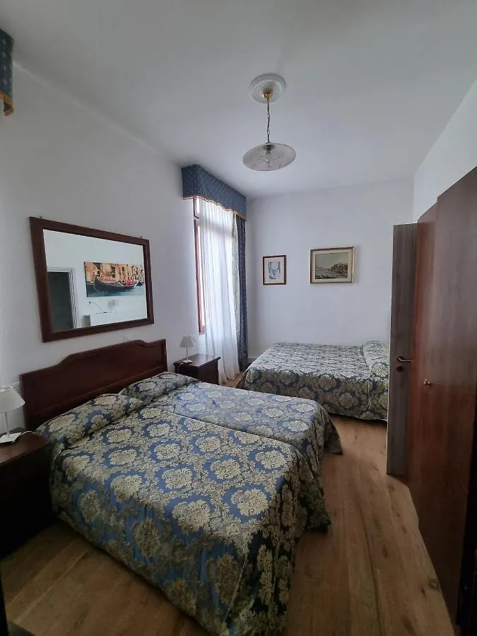 מלון ונציה Albergo Casa Peron איטליה