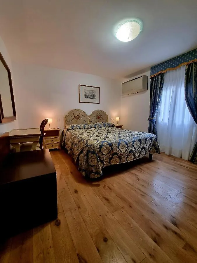 מלון ונציה Albergo Casa Peron