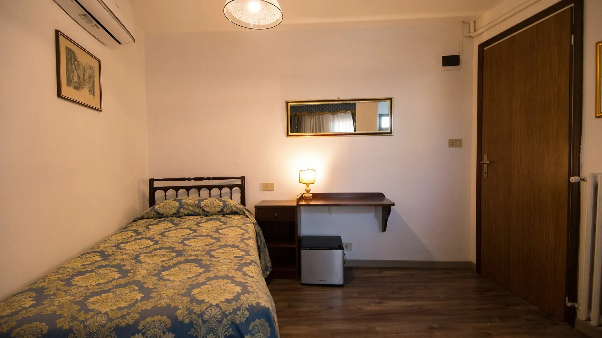 מלון ונציה Albergo Casa Peron איטליה