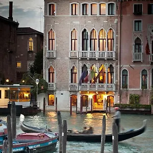 https://pesaro-palace.hotelinveneto.com